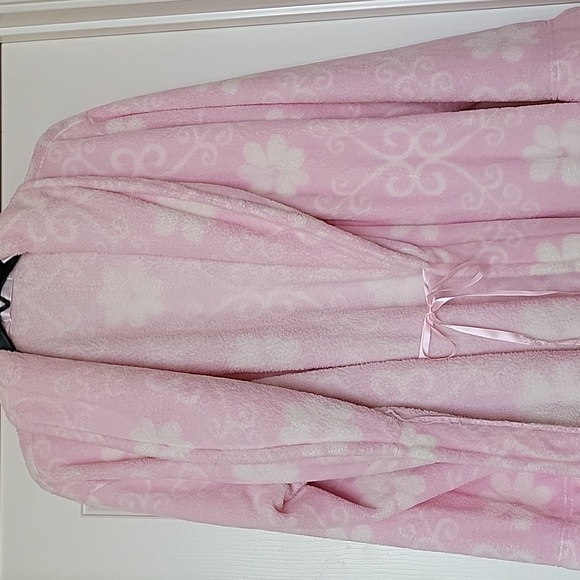 Secret Treasures Plush Pink Maxi Robe - Picture 6 of 10